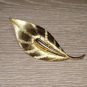 Vintage 1970s  J.J Jonette Gold Tone Leaf Design Women's Brooch